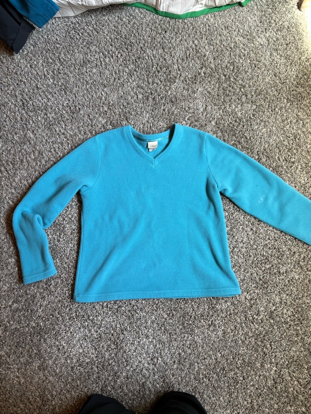 Vintage L.L. Bean Women's Turquoise V-Neck Fleece Sweater